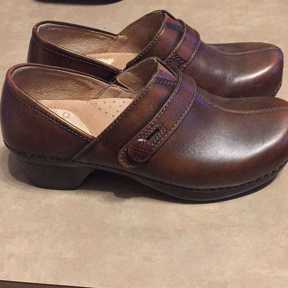 Dansko Women’s Solstice Clogs
